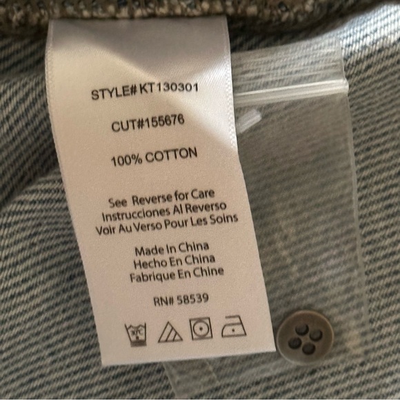 KUT from the Kloth NWT Stormi Raw Hem Medium Wash Crop Denim Shirt Jacket - Picture 9 of 14